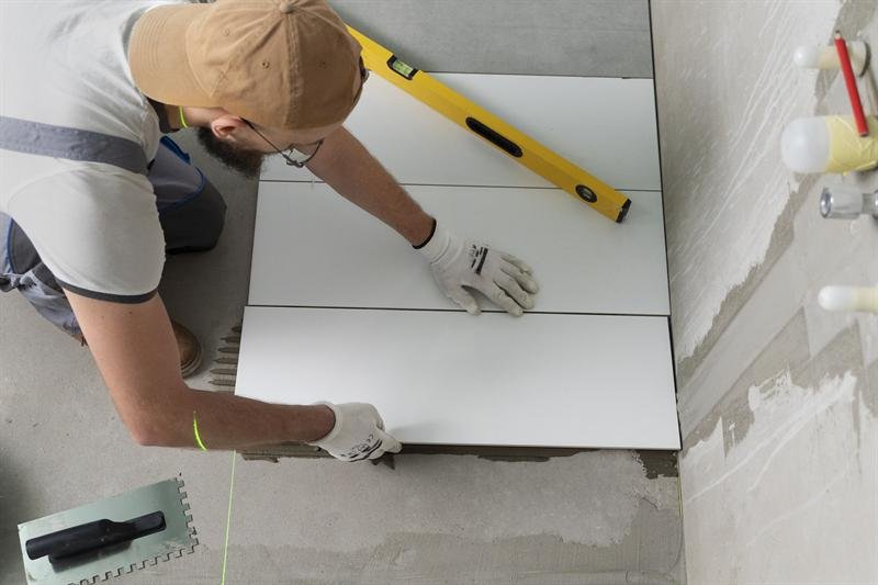 Professional Mason Tile Cutting